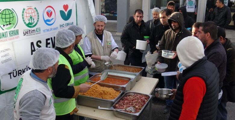 STK’lardan Malatya’da depremzedelere günlük iftar yemeği