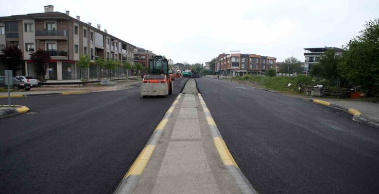 Bin 200 ton sıcak asfalt dökülen caddenin 300 metrelik kısım kullanımına açıldı