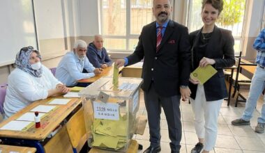 CHP İzmir İl Başkanı Aslanoğlu ve eşi oylarını kullandı