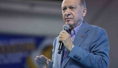 Cumhurbaşkanı Erdoğan “ Milletimiz iktidara giden yolu, milli irade yerine Kandil’de ve Pensilvanya’da arayanlara kırmızı kart göstermiştir”