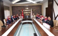 Milli Eğitim Bakanı Mahmut Özer Ağrı MEB AKUB ekibini plaketle ödüllendirdi