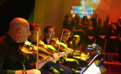 Türk sanat müziği korosunun konseri ayakta alkışlandı