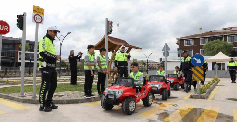 Yalova’da çocuklara güvenli trafik eğitimi