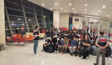 Ankara’dan 136 düzensiz Afgan göçmen ülkelerine yollandı