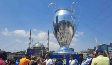 UEFA Şampiyonlar Ligi Finali’ne saatler kala Taksim’de coşkulu görüntüler