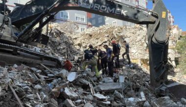 Bakırköy’de bina yıkımı sırasında yaşanan göçükte kalan işçi kurtarıldı