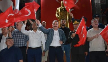 Edremit, 15 Temmuz’da Türkiye Yüzyılı’nın Kahramanları için tek yürek oldu