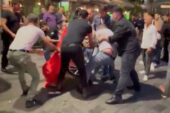 Taksim’de vicdansız zabıta dehşeti kamerada: Aracına sarılıp direndi