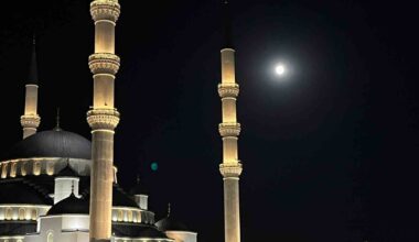 Ankara’da “Süper Ay” geceyi aydınlattı