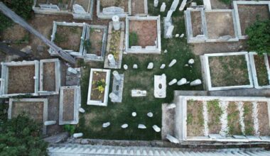 Karacaahmet Mezarlığı’ndaki ‘Hattatlar Sofası’ restore edildi