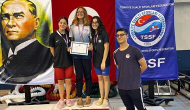 Paletli Yüzme Kulüpler Türkiye Şampiyonası’nda, Masal Özgü Koyuncu’dan rekor