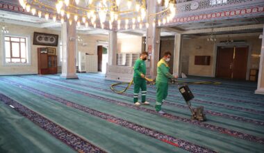 Zeytinburnu’nda cami ve ibadethanelerde temizlik
