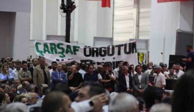 CHP İzmir Kongresi’nde arbede: Başkanlar arada kaldı