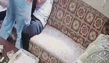 Hırsız çalışana patron dayağı kamerada: Elinden zor kurtuldu