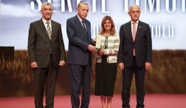 Serpil Timuray’a Dünya Türk İş Konseyi’nde ‘İş Dünyası Ödülü’