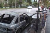 Ataşehir’de seyir halinde alev alan otomobil yandı