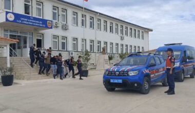 Çeşme İlçe Jandarma Komutanlığı 1 haftada 7 göçmen kaçakçısını suçüstü yakaladı
