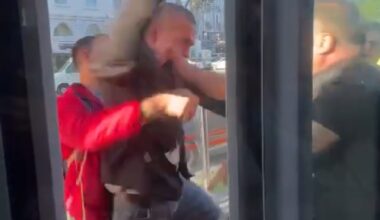 İstanbul’da tramvay durağı boks ringine döndü
