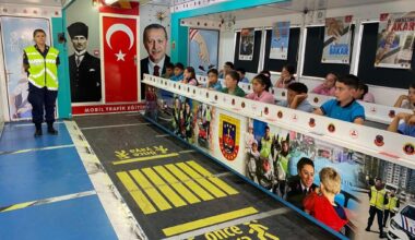 İzmir’de jandarmadan trafik güvenliği eğitimi