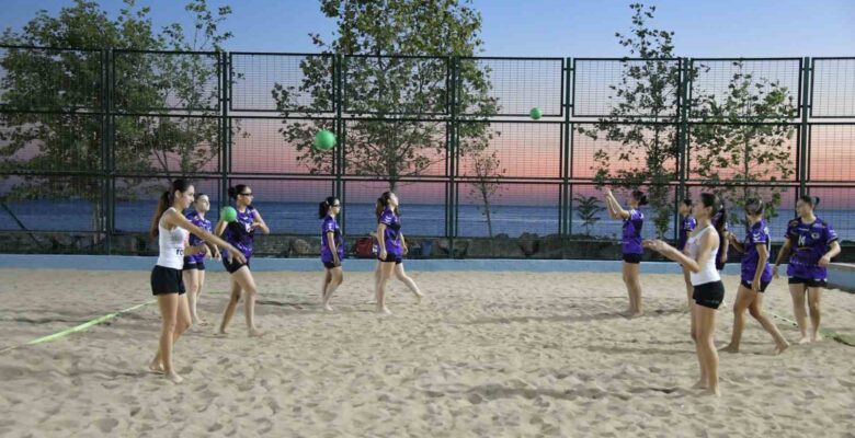 Kadıköy Belediyesi ’Plaj Hentbolu Şenliği’ düzenliyor