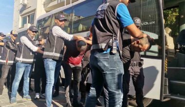 ’Kafes Operasyonu’nun İzmir ayağında 20 şüpheli adliyede