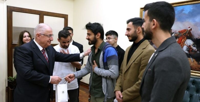 Milli Savunma Bakanı Yaşar Güler, Şırnak ve Hakkarili gençlerle buluştu