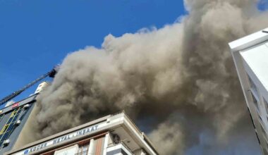 Sultangazi’deki iplik imalathanesi yangınında duman gökyüzünü kapladı