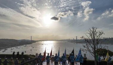 Türk donanmasının 100 gemisi Cumhurbaşkanı Erdoğan’ı selamladı