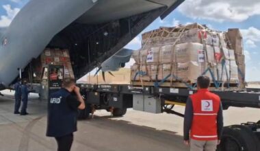 Türkiye’nin Gazze için gönderdiği insani yardım malzemesi yüklü uçaklar Mısır’a ulaştı