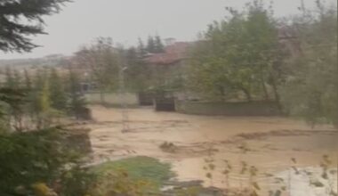 Ankara’da yağışın ardından mahalleyi su bastı