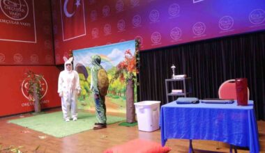 Beyoğlu’nda öğrenciler tatil tiyatrosu ile doyasıya eğlendi