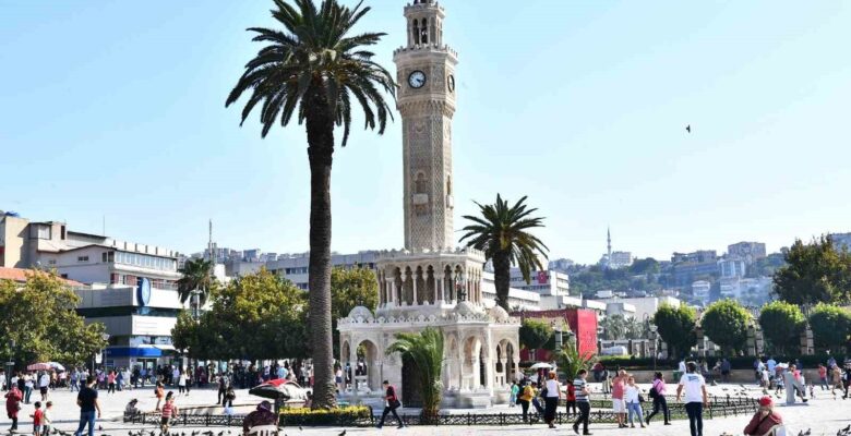 İzmir “2024’te Seyahat Edilmesi Gereken 10 Şehir” listesine girdi