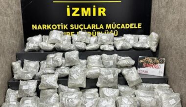 İzmir’de bir kargo firmasında yaklaşık 40 kg esrar ele geçirildi