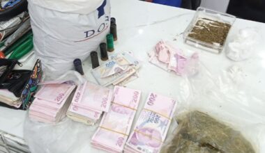 İzmir’de eve uyuşturucu baskını: 2 kilo bonzai ele geçirildi