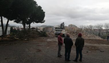 Aliağa’da 55 yıllık Namık Kemal İlkokulu yıkıldı