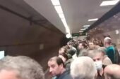 Metroda meydana gelen arıza yolcuları isyan ettirdi