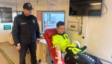 Sultanbeyli’de polisler kan bağışı yaptı