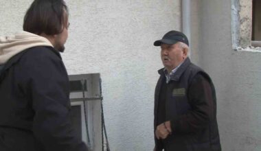 Arnavutköy’de 82 yaşındaki adamı taciz edip parasını çalmaya çalıştı, o anlar kamerada