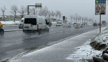 Arnavutköy’de kar yağışı etkili oluyor