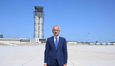 Bakan Uraloğlu: “Havalimanı kurtarma ve yangınla mücadele ekiplerimiz yolcu ve uçuş emniyeti için yedi yirmi dört görev başında”