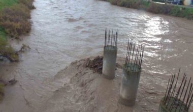 Balıkesir’de sel suları köy yollarına zarar verdi
