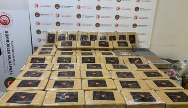 Gümrük Muhafaza ekipleri muz dolu konteynerde 77 kilogram kokain ele geçirdi