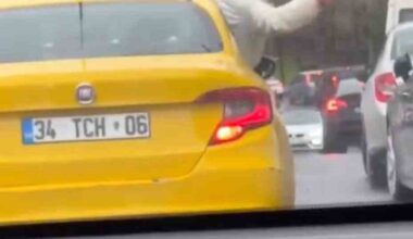 İstanbul’da şoke eden görüntü kamerada: Taksinin camından sarktı, alkol aldı ve dans etti