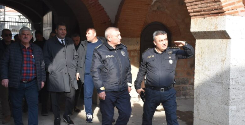 İzmir Emniyet Müdürü Sel, Menemen’de Huzurlu Sokaklar uygulamasını yönetti