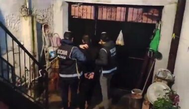 İzmir’in 3 ilçesinde silah tacirlerine darbe: 8 gözaltı