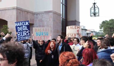Koç Üniversitesi’nde öğrencilerden burs protestosu