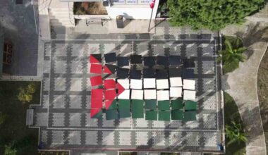 Liseli öğrencilerden Filistin’e destek için bayraklı koreografi