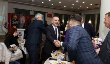 Sincan Belediye Başkanı Ercan muhtarlarla buluştu