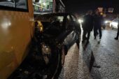 Avcılar’da kontrolden çıkan otomobil park halindeki otobüslere çarptı: 2 yaralı