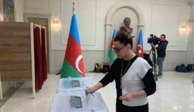 Azerbaycanlılar ülkelerindeki seçim için Ankara’da sandık başına gidiyor